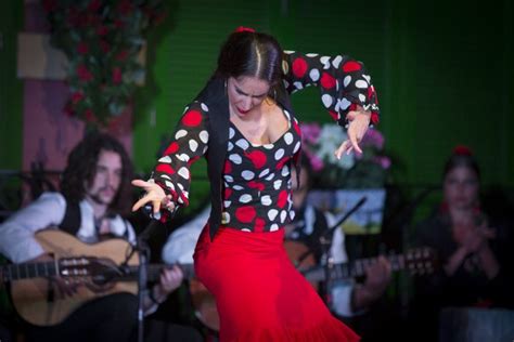  Soleá de la Vida: Uma Sinfonia Flamenca de Paixão e Melancolia